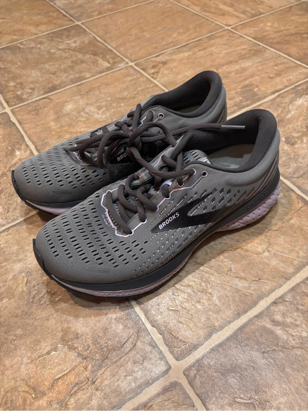 Brooks Ghost 13 Running Shoes, Grey, Women's 7.5